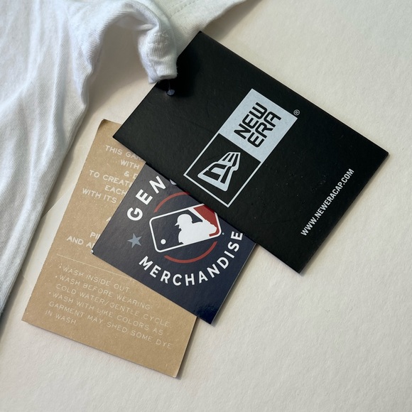 New Era Cleveland Guardian Blue Dye V-Neck T-Shirt MLB Women's Sz Small NWT - Picture 5 of 8